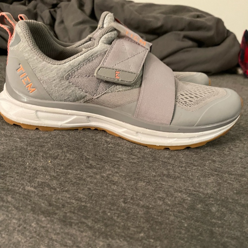 Indoor spin shoes- Tiems—— clips not included size 7 (38)
